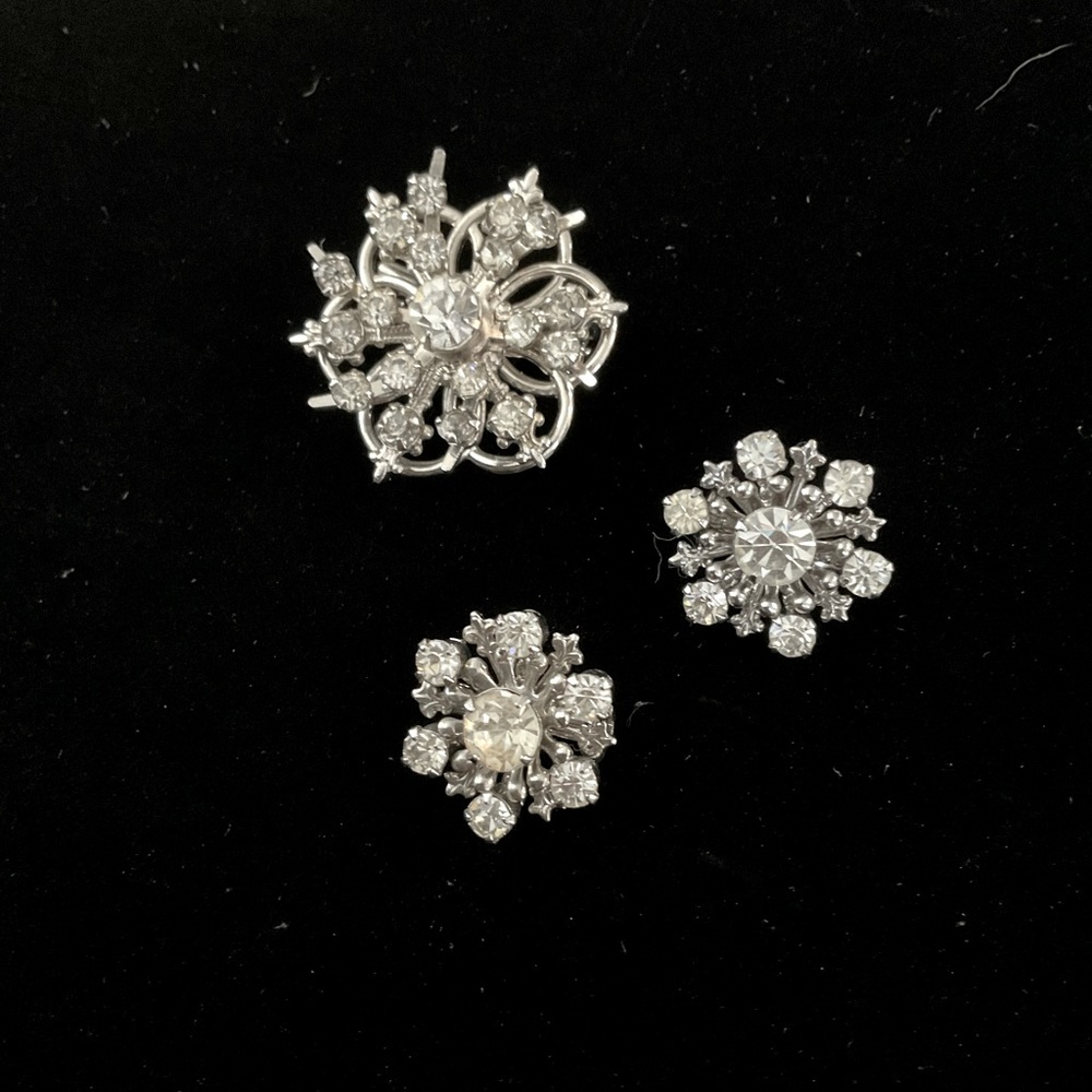 VINTAGE RETRO RHINESTONE BROOCH TRIO
